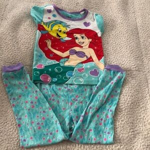 little mermaid pjs in excellent condition